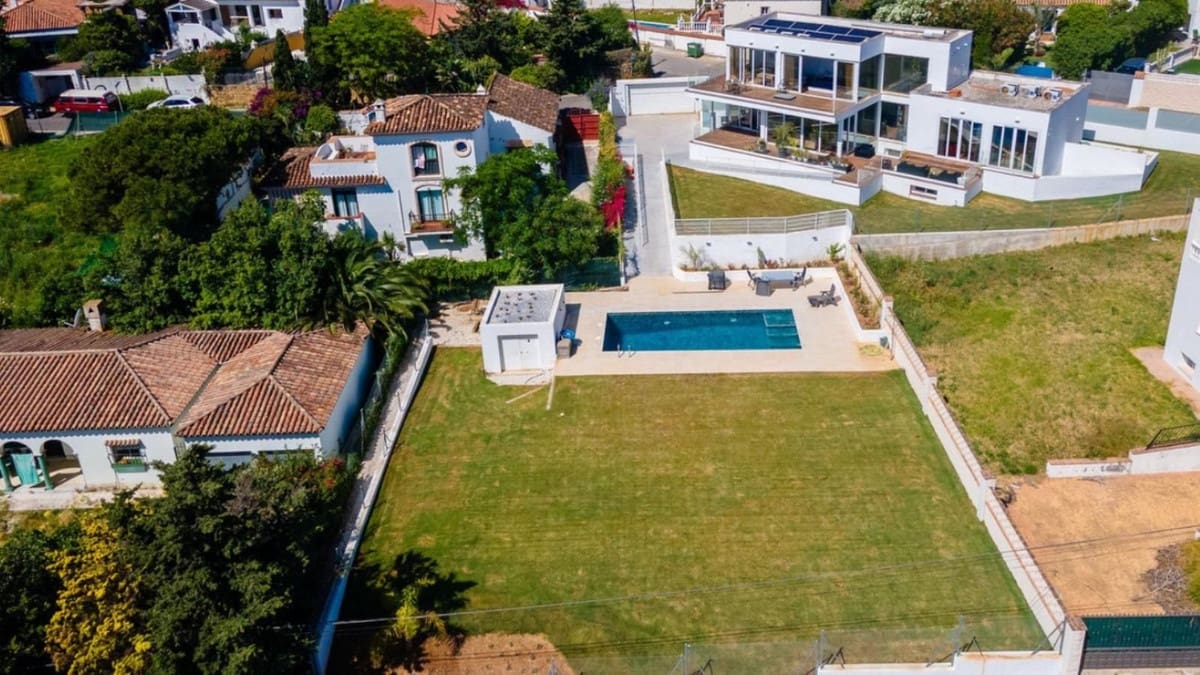 6 soverom Villa til salgs i Buenas Noches med svømmebasseng garasje - € 1 600 000 (Ref: 9216790)