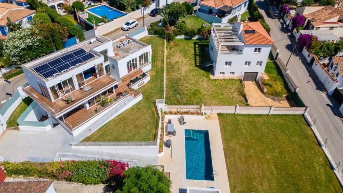 6 soverom Villa til salgs i Buenas Noches med svømmebasseng garasje - € 1 600 000 (Ref: 9216790)