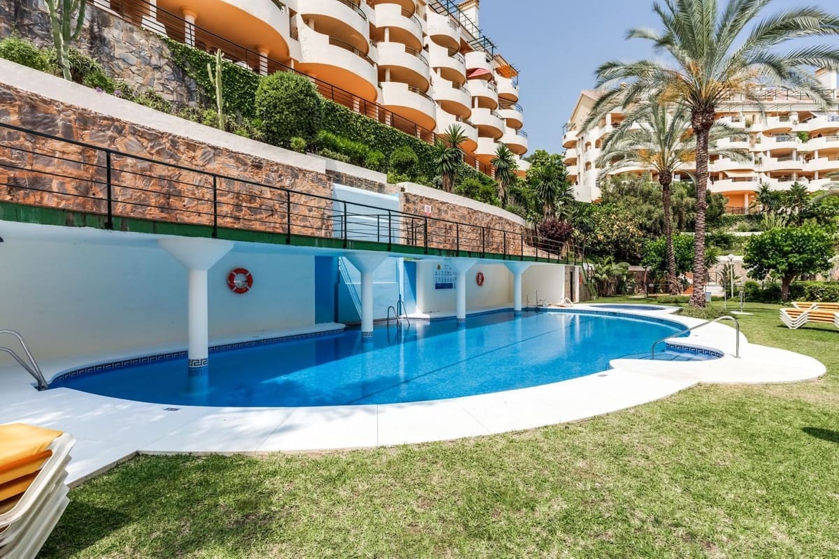 2 bedroom Apartment for sale in Nueva Andalucia with pool garage - € 560,000 (Ref: 9219008)