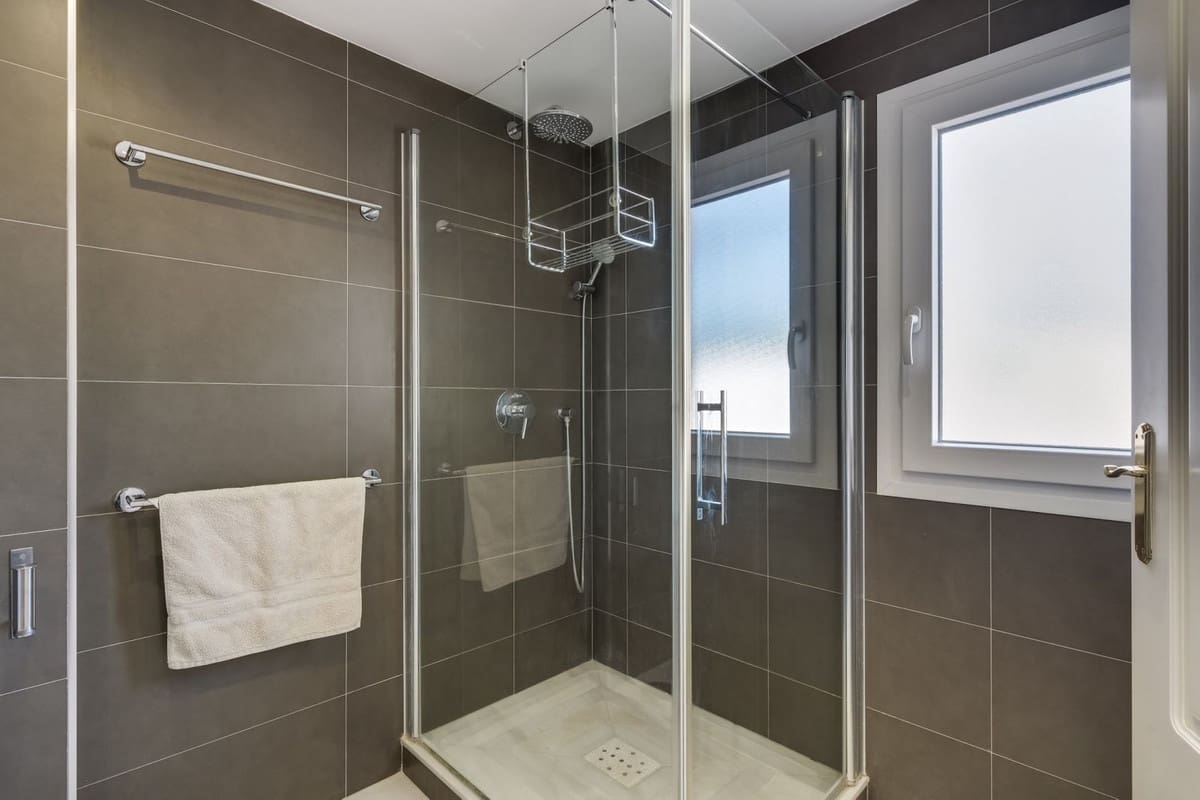 2 bedroom Apartment for sale in Nueva Andalucia with pool garage - € 560,000 (Ref: 9219008)