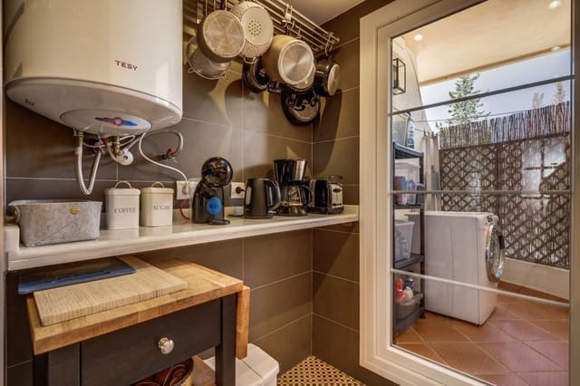 2 Zimmer Apartment zu verkaufen in Nueva Andalucia, Marbella mit Pool Garage - 560.000 € (Ref: 9219008)