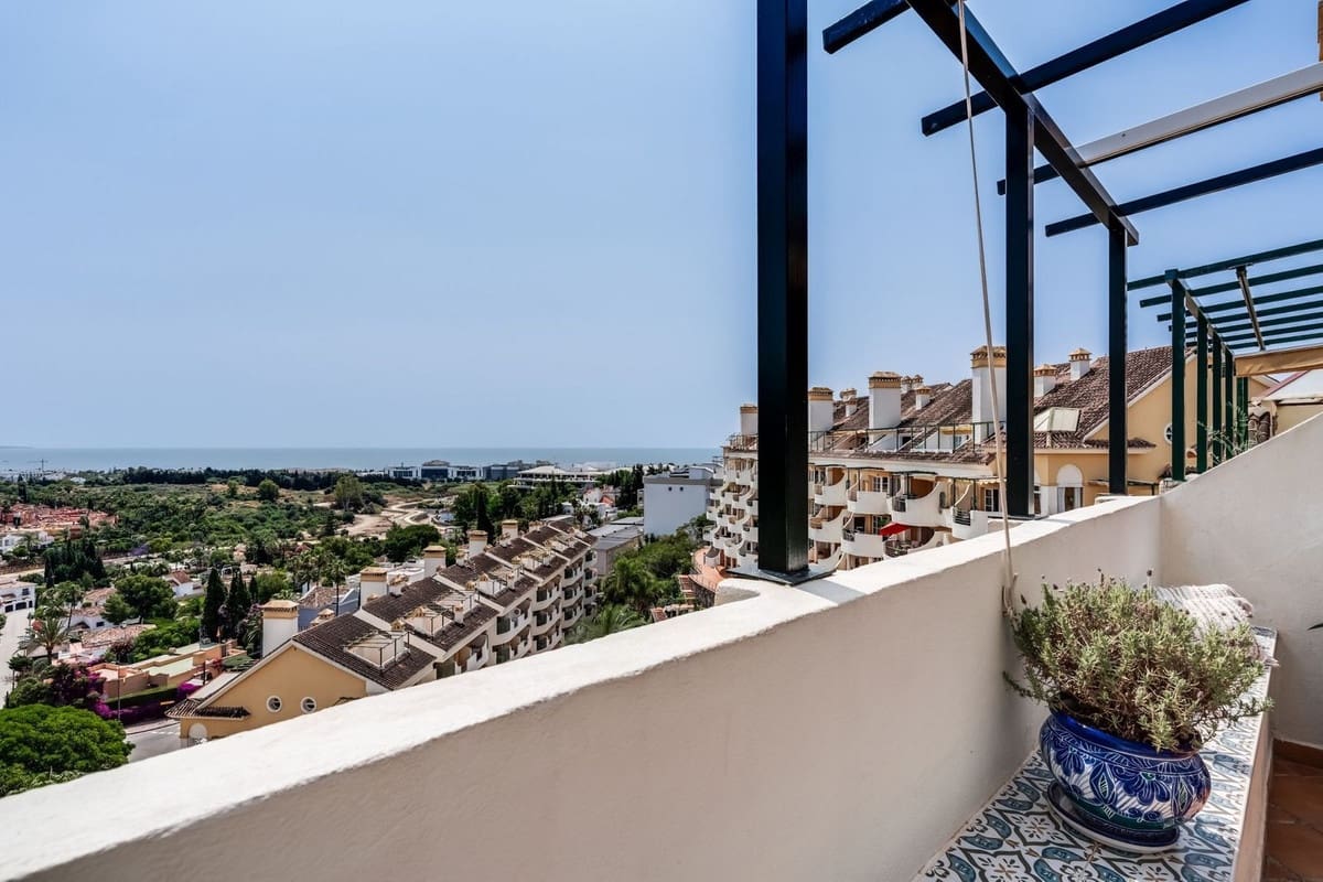 2 bedroom Apartment for sale in Nueva Andalucia with pool garage - € 560,000 (Ref: 9219008)