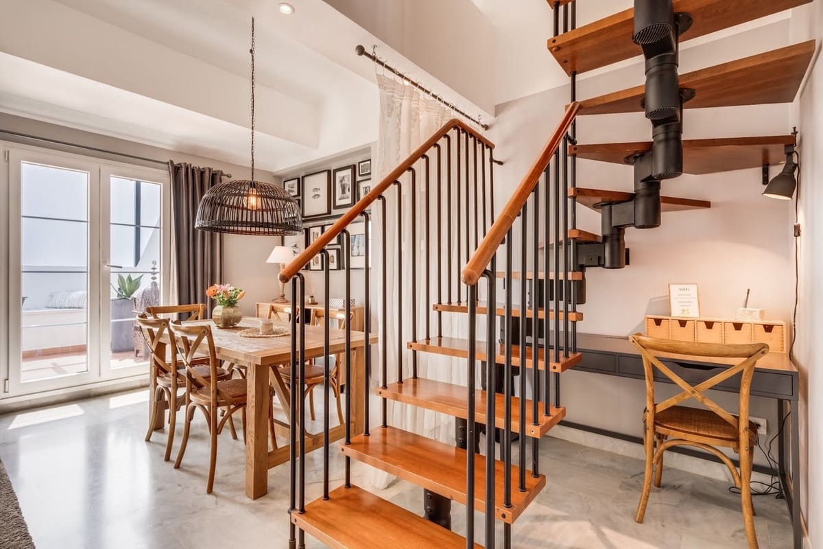 2 soverom Leilighet til salgs i Nueva Andalucia med svømmebasseng garasje - € 560 000 (Ref: 9219008)