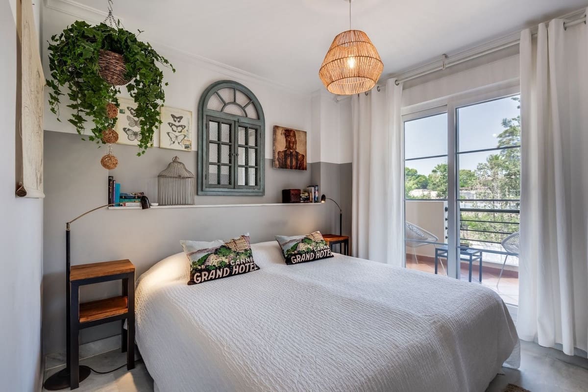 2 soverom Leilighet til salgs i Nueva Andalucia med svømmebasseng garasje - € 560 000 (Ref: 9219008)