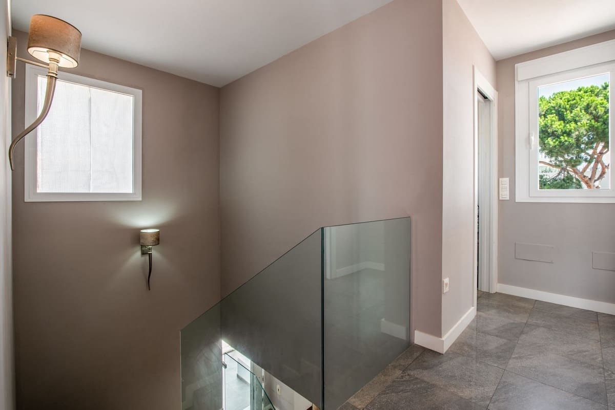 4 sypialnia Willa na sprzedaż w Marbella z garażem - 2 250 000 € (Ref: 9219009)