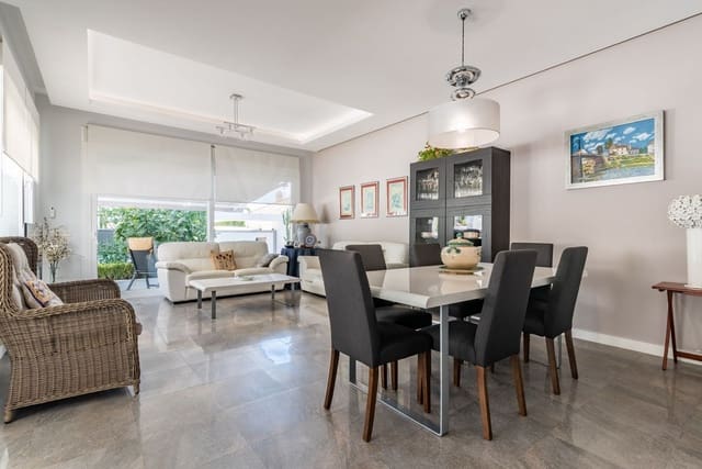 4 sypialnia Willa na sprzedaż w Marbella z garażem - 2 250 000 € (Ref: 9219009)