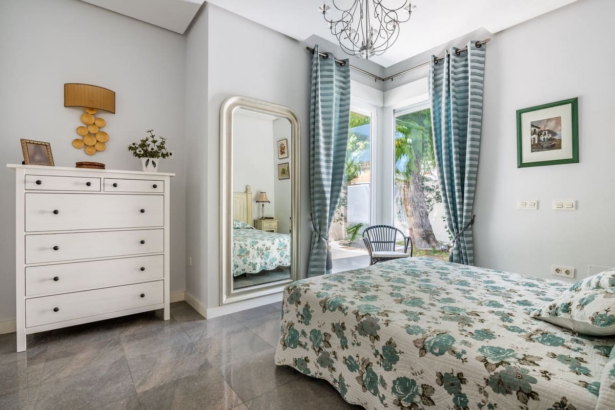 4 sypialnia Willa na sprzedaż w Marbella z garażem - 2 250 000 € (Ref: 9219009)