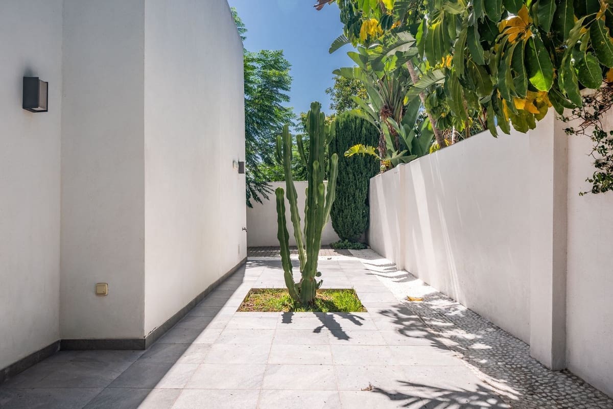 4 sypialnia Willa na sprzedaż w Marbella z garażem - 2 250 000 € (Ref: 9219009)