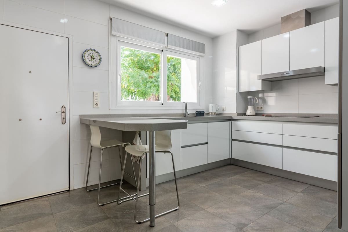4 soveværelse Villa til salg i Marbella med garage - € 2.250.000 (Ref: 9219009)