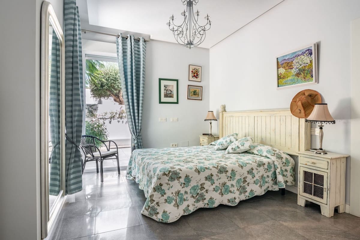 4 soveværelse Villa til salg i Marbella med garage - € 2.250.000 (Ref: 9219009)