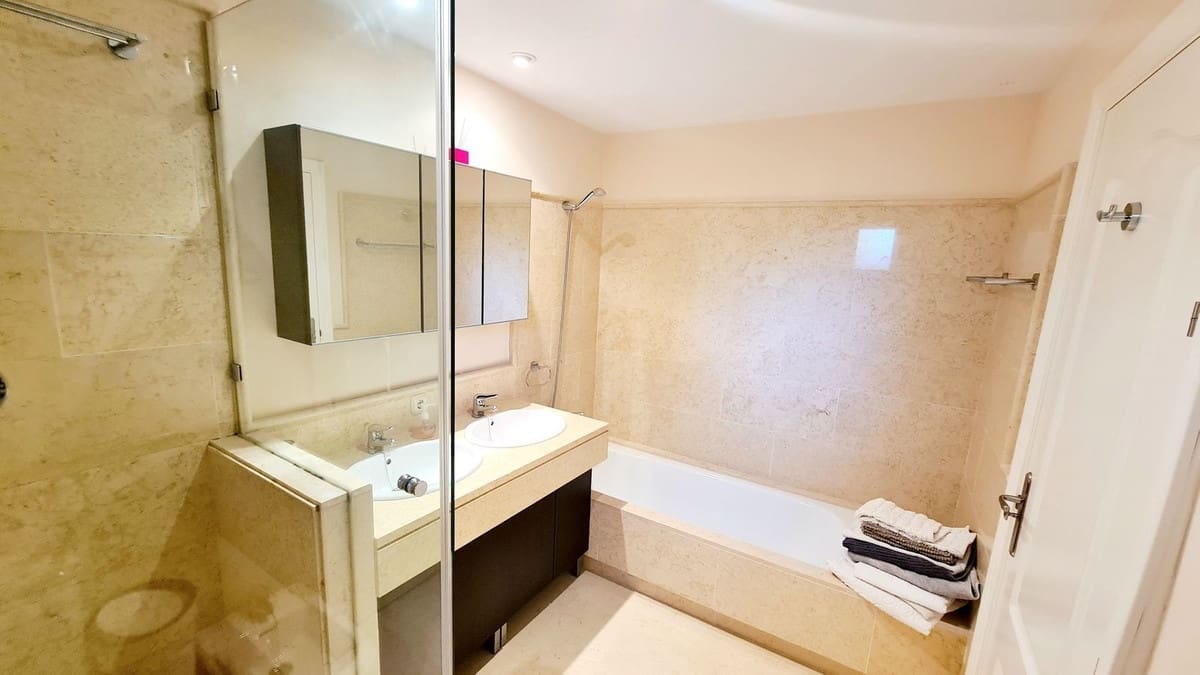 2 makuuhuone Huoneisto myytävänä paikassa Benahavis mukana uima-altaan 
autotalli - 550 000 € (Ref: 9219203)