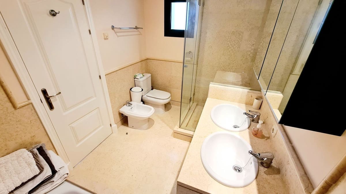 2 makuuhuone Huoneisto myytävänä paikassa Benahavis mukana uima-altaan 
autotalli - 550 000 € (Ref: 9219203)