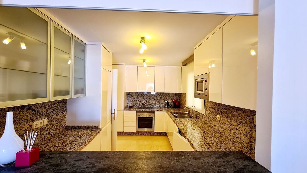 2 makuuhuone Huoneisto myytävänä paikassa Benahavis mukana uima-altaan 
autotalli - 550 000 € (Ref: 9219203)