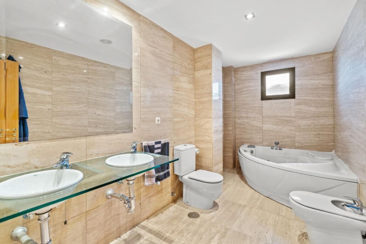 3 bedroom Apartment for sale in Cancelada with pool garage - € 1,075,000 (Ref: 9221452)