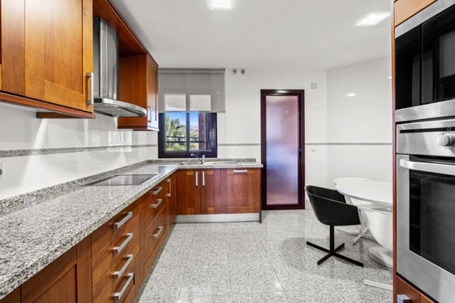 3 bedroom Apartment for sale in Cancelada, Estepona with pool garage - € 1,075,000 (Ref: 9221452)