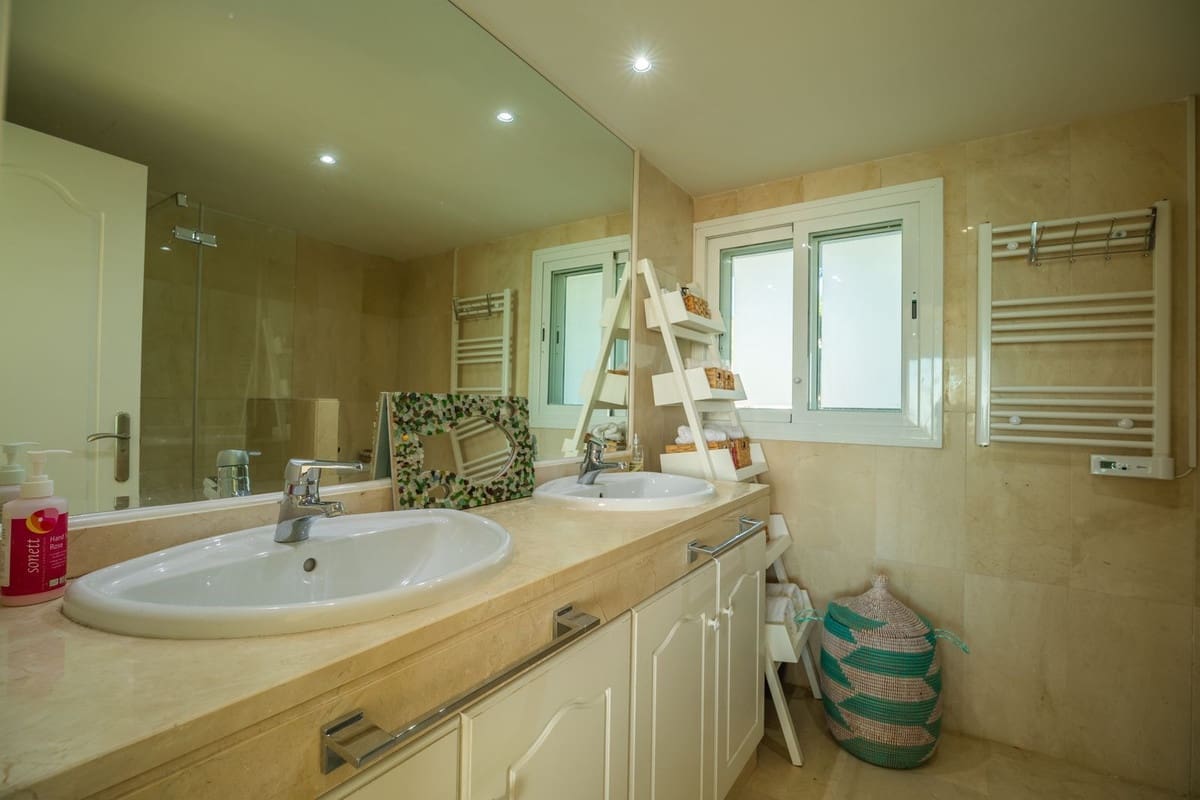 3 slaapkamer Appartement te koop in Estepona met zwembad garage - € 1.100.000 (Ref: 9231985)