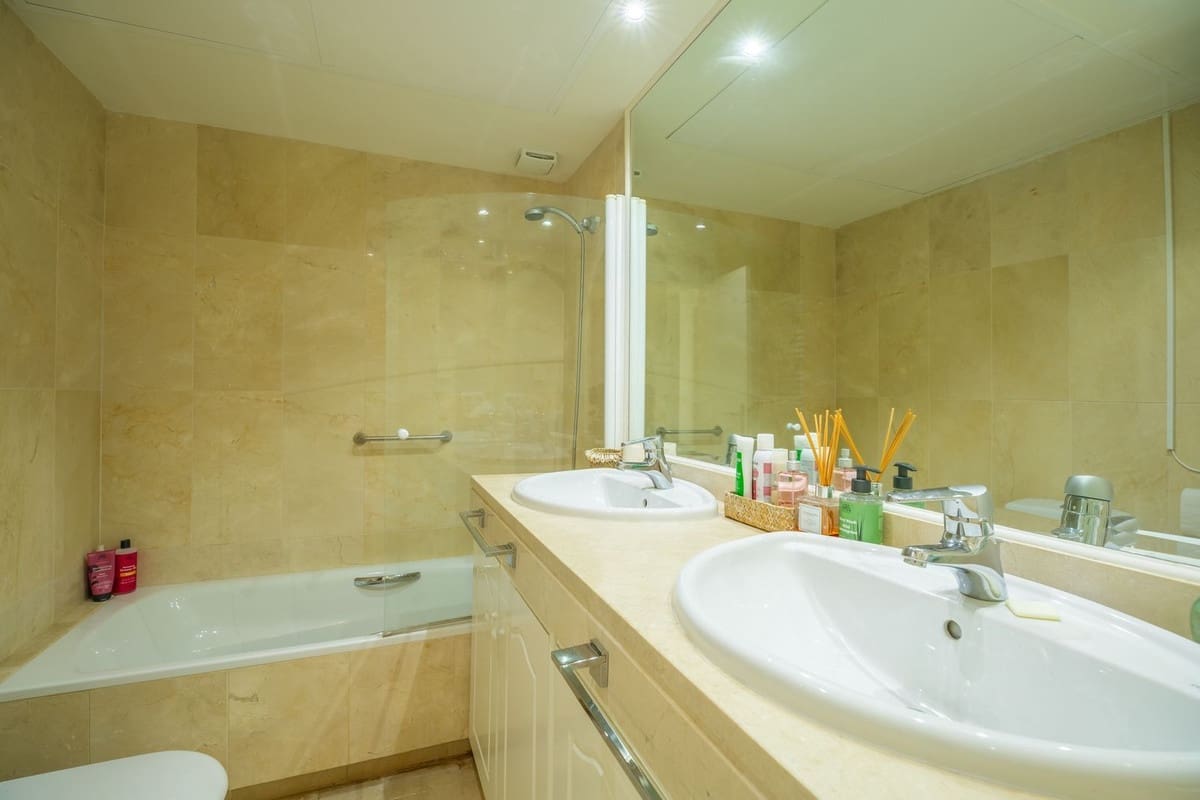 3 slaapkamer Appartement te koop in Estepona met zwembad garage - € 1.100.000 (Ref: 9231985)