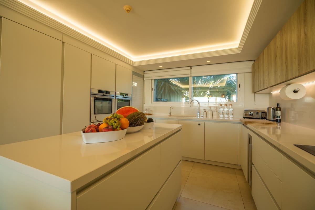 3 slaapkamer Appartement te koop in Estepona met zwembad garage - € 1.100.000 (Ref: 9231985)