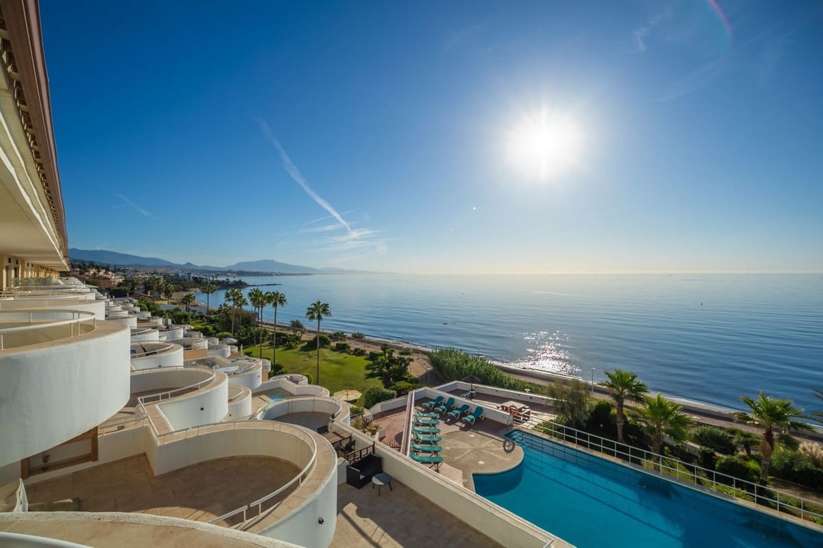 3 makuuhuone Huoneisto myytävänä paikassa Estepona mukana uima-altaan 
autotalli - 1 100 000 € (Ref: 9231985)