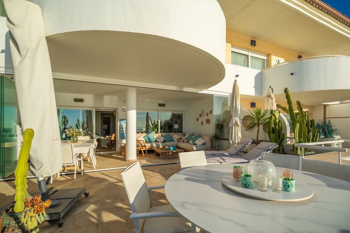 3 makuuhuone Huoneisto myytävänä paikassa Estepona mukana uima-altaan 
autotalli - 1 100 000 € (Ref: 9231985)