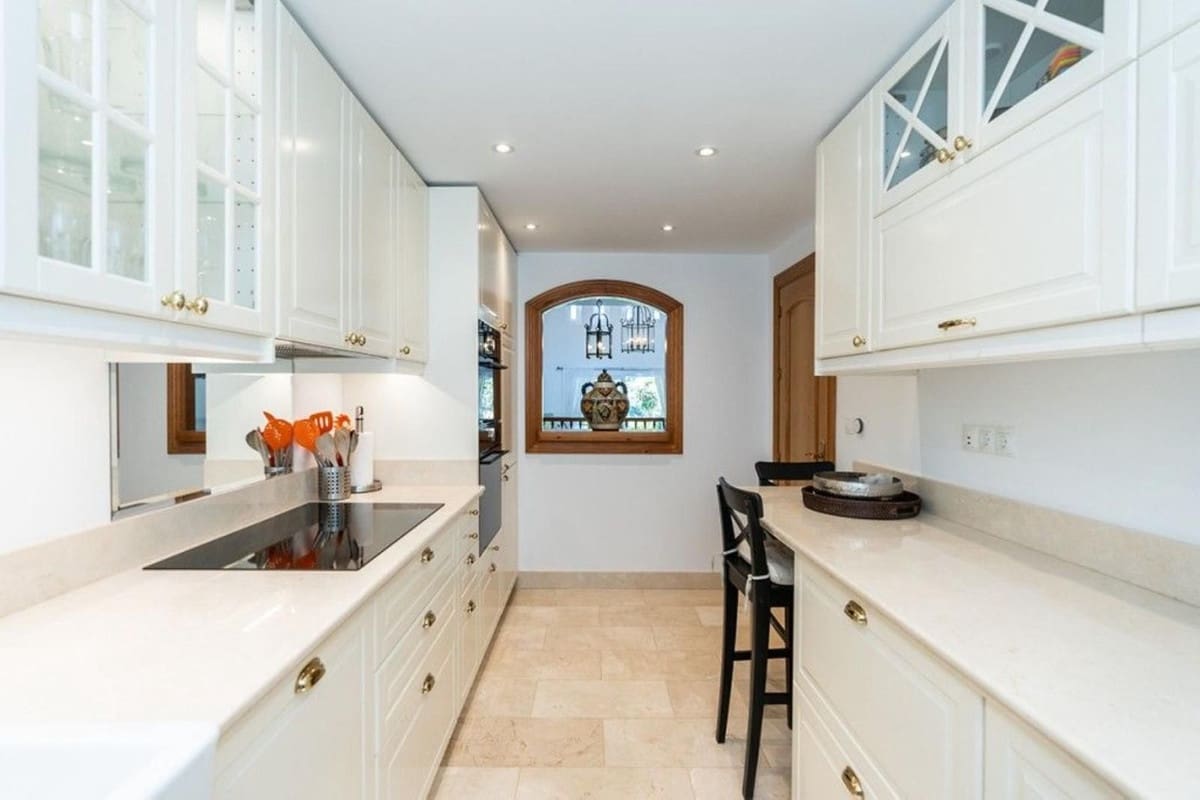 3 makuuhuone Omakotitalo myytävänä paikassa Riviera del Sol mukana uima-altaan 
autotalli - 625 000 € (Ref: 9234073)