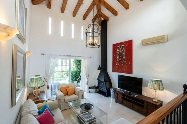 3 makuuhuone Omakotitalo myytävänä paikassa Riviera del Sol, Mijas mukana uima-altaan 
autotalli - 625 000 € (Ref: 9234073)