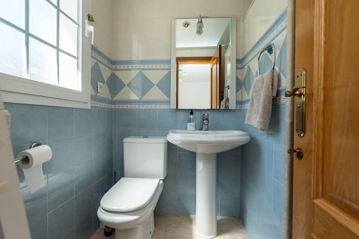 3 makuuhuone Omakotitalo myytävänä paikassa Riviera del Sol mukana uima-altaan 
autotalli - 625 000 € (Ref: 9234073)