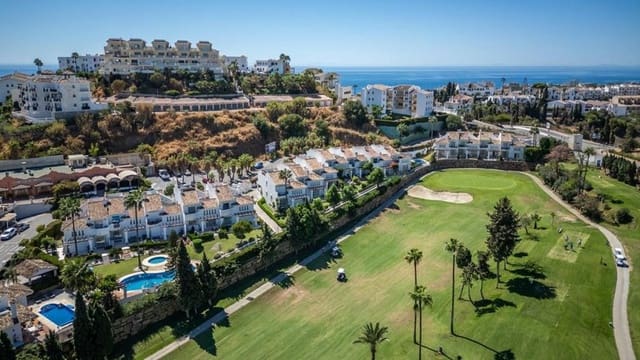 3 makuuhuone Omakotitalo myytävänä paikassa Riviera del Sol, Mijas mukana uima-altaan 
autotalli - 625 000 € (Ref: 9234073)