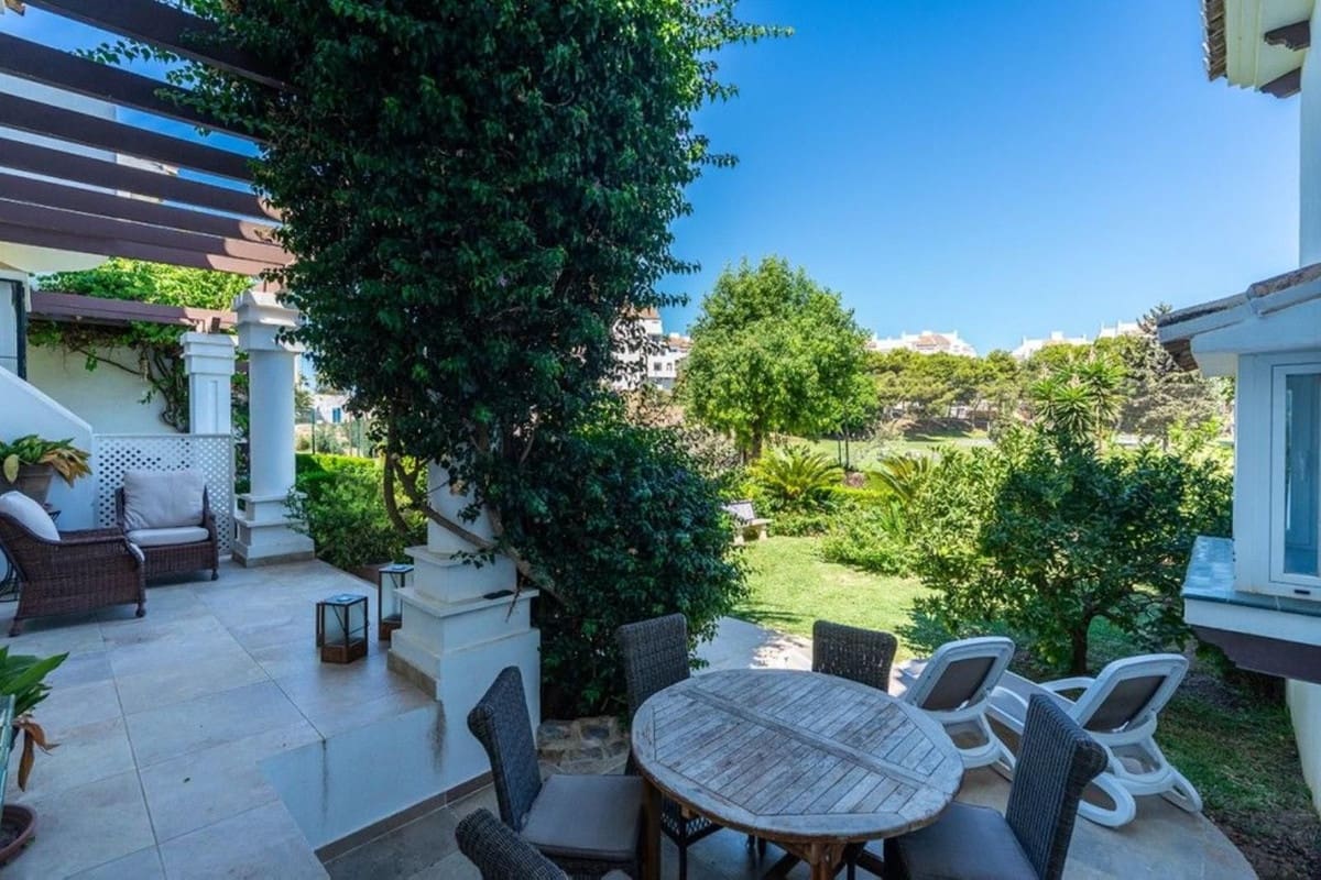 3 makuuhuone Omakotitalo myytävänä paikassa Riviera del Sol mukana uima-altaan 
autotalli - 625 000 € (Ref: 9234073)