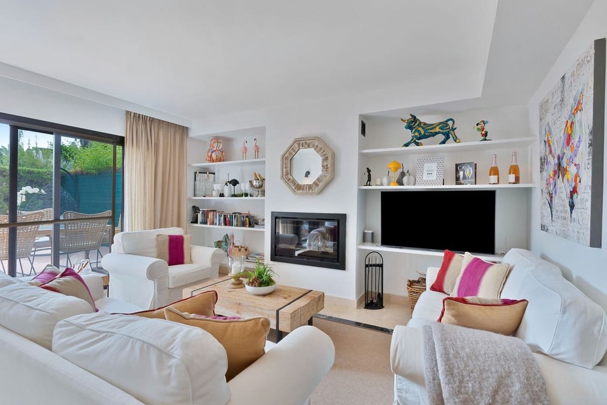 4 soveværelse Byhus til salg i San Pedro de Alcantara med swimmingpool garage - € 1.095.000 (Ref: 9234074)