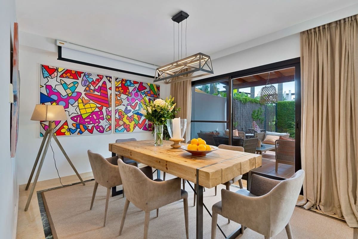 4 soveværelse Byhus til salg i San Pedro de Alcantara med swimmingpool garage - € 1.095.000 (Ref: 9234074)