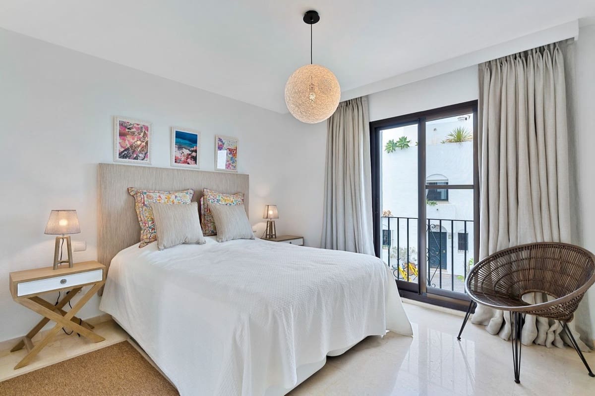 4 soveværelse Byhus til salg i San Pedro de Alcantara med swimmingpool garage - € 1.095.000 (Ref: 9234074)