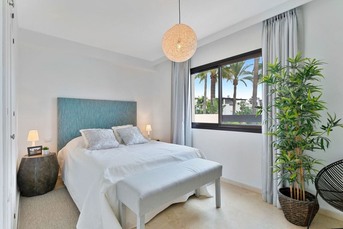 4 soveværelse Byhus til salg i San Pedro de Alcantara med swimmingpool garage - € 1.095.000 (Ref: 9234074)