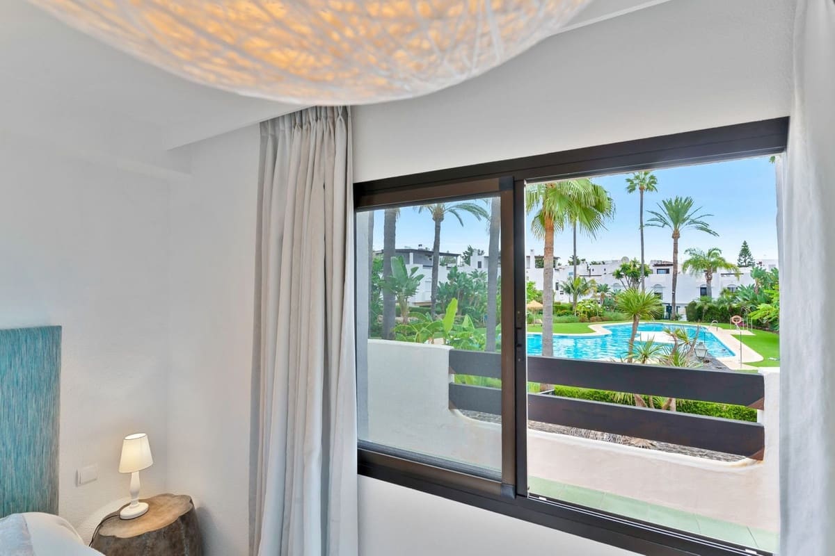 4 soveværelse Byhus til salg i San Pedro de Alcantara med swimmingpool garage - € 1.095.000 (Ref: 9234074)