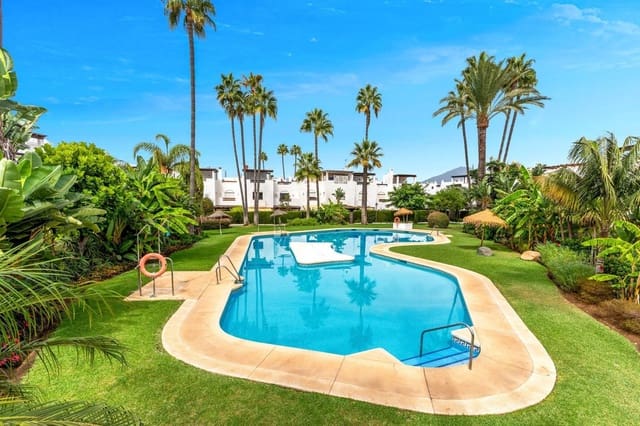 4 soverom Hus til salgs i San Pedro de Alcantara, Marbella med svømmebasseng garasje - € 1 095 000 (Ref: 9234074)