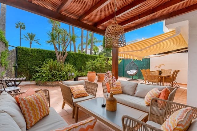 4 soverom Hus til salgs i San Pedro de Alcantara, Marbella med svømmebasseng garasje - € 1 095 000 (Ref: 9234074)