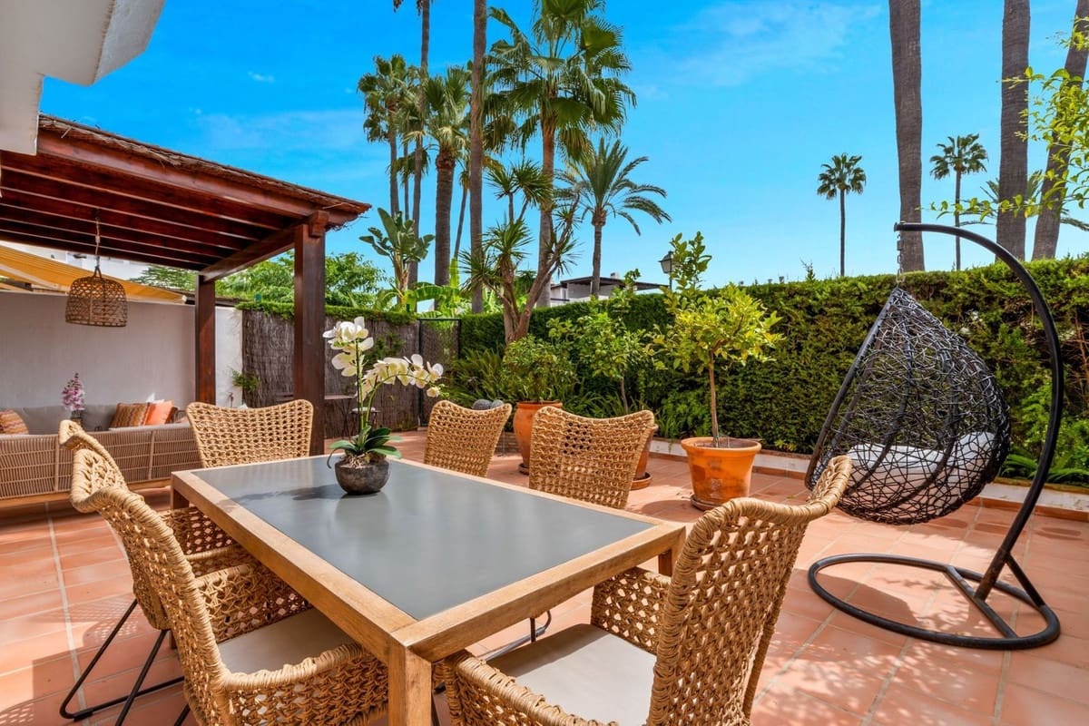 4 soveværelse Byhus til salg i San Pedro de Alcantara med swimmingpool garage - € 1.095.000 (Ref: 9234074)