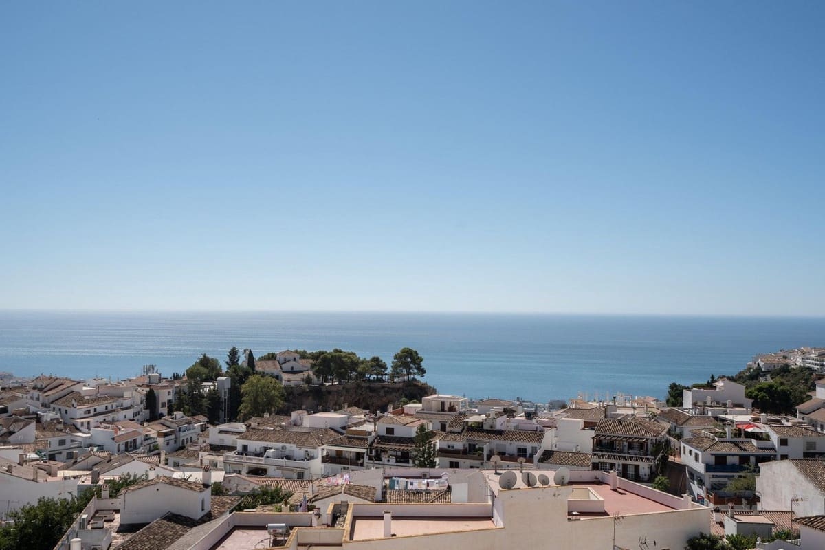 2 bedroom Penthouse for sale in Benalmadena with garage - € 339,000 (Ref: 9240932)