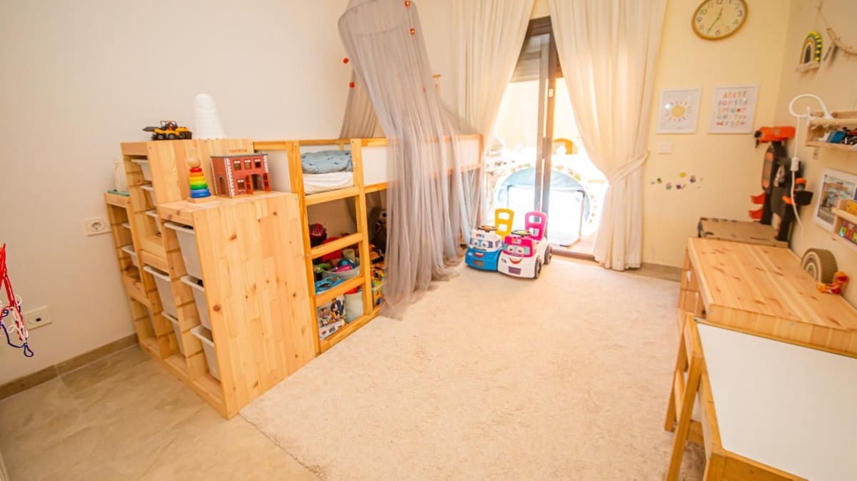 3 slaapkamer Appartement te koop in La Duquesa / Puerto de la Duquesa met zwembad garage - € 319.000 (Ref: 9251539)