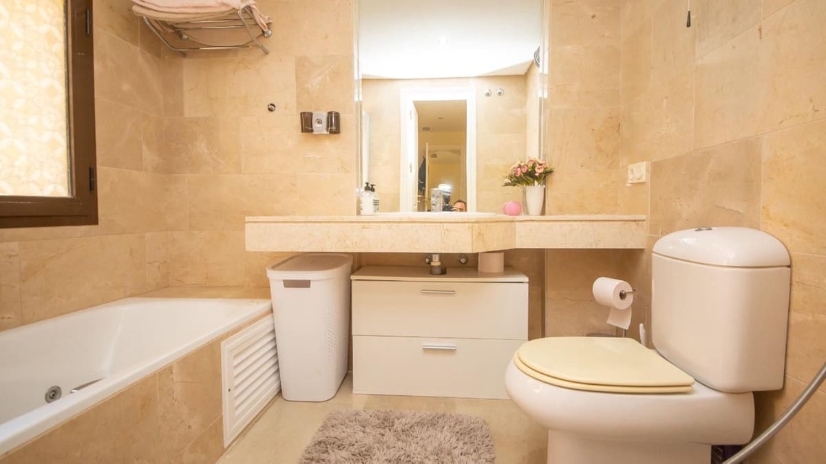 3 slaapkamer Appartement te koop in La Duquesa / Puerto de la Duquesa met zwembad garage - € 319.000 (Ref: 9251539)