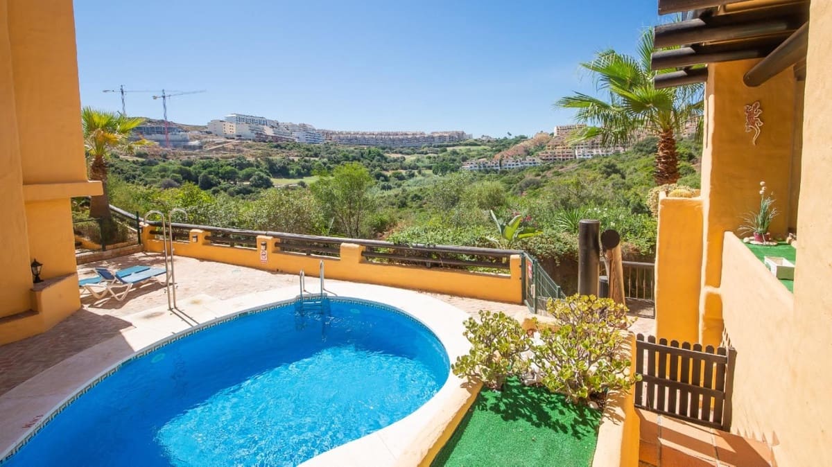 3 slaapkamer Appartement te koop in La Duquesa / Puerto de la Duquesa met zwembad garage - € 319.000 (Ref: 9251539)