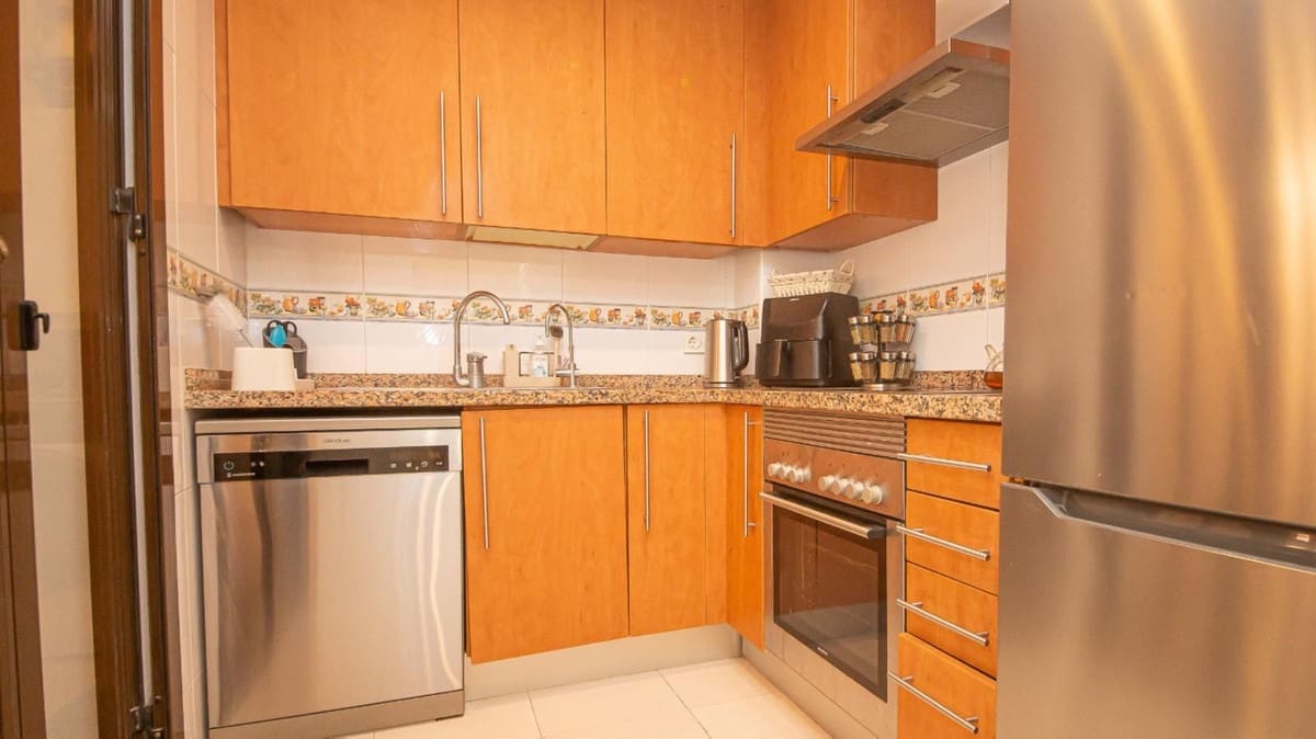 3 slaapkamer Appartement te koop in La Duquesa / Puerto de la Duquesa met zwembad garage - € 319.000 (Ref: 9251539)