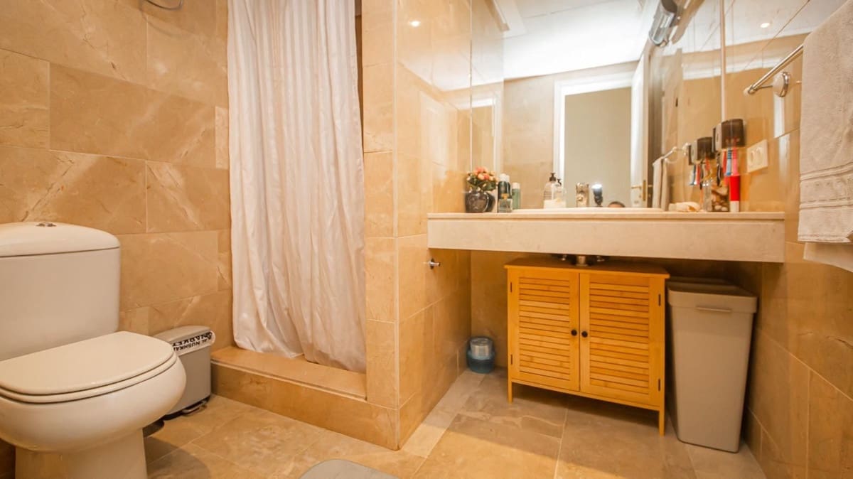 3 slaapkamer Appartement te koop in La Duquesa / Puerto de la Duquesa met zwembad garage - € 319.000 (Ref: 9251539)