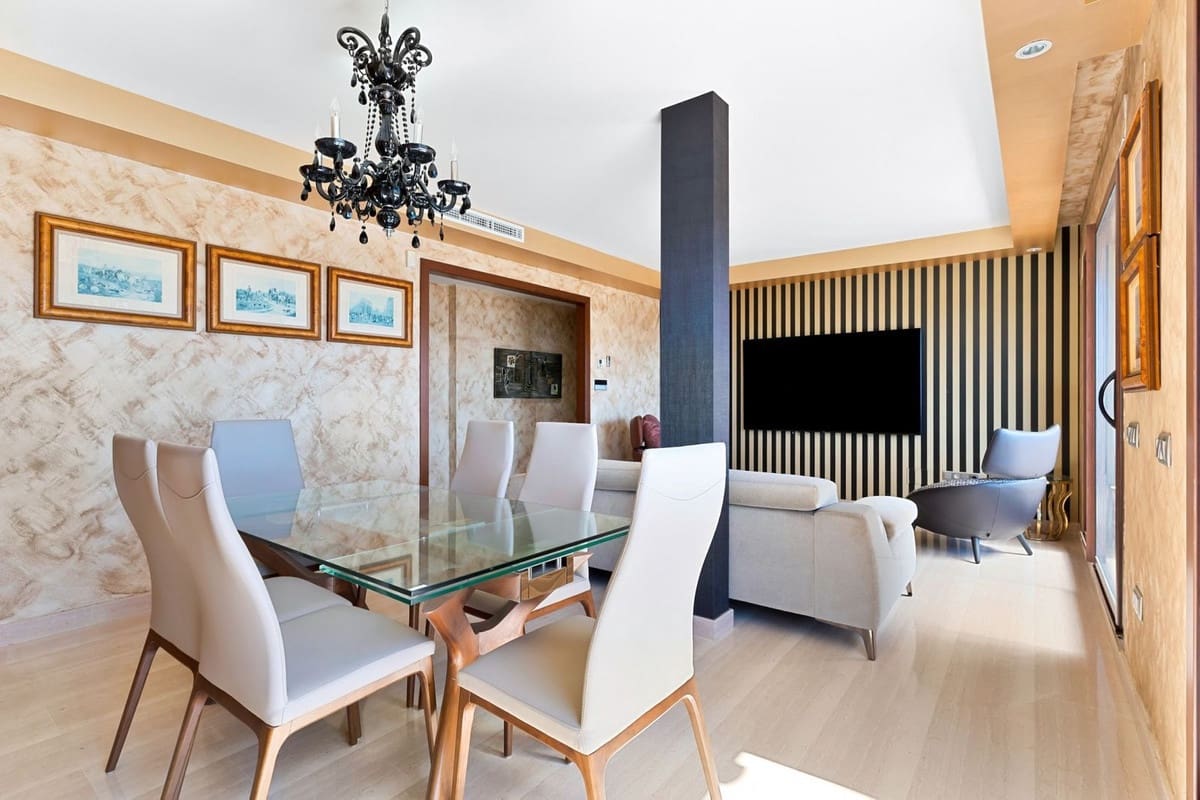 3 sypialnia Penthouse na sprzedaż w Nueva Andalucia z basenem garażem - 1 495 000 € (Ref: 9251540)