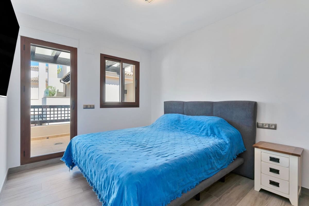 3 sypialnia Penthouse na sprzedaż w Nueva Andalucia z basenem garażem - 1 495 000 € (Ref: 9251540)