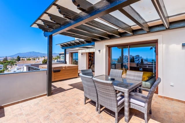 3 sypialnia Penthouse na sprzedaż w Nueva Andalucia, Marbella z basenem garażem - 1 495 000 € (Ref: 9251540)
