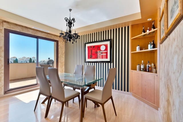 3 sypialnia Penthouse na sprzedaż w Nueva Andalucia, Marbella z basenem garażem - 1 495 000 € (Ref: 9251540)