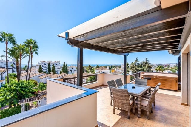3 sypialnia Penthouse na sprzedaż w Nueva Andalucia, Marbella z basenem garażem - 1 495 000 € (Ref: 9251540)
