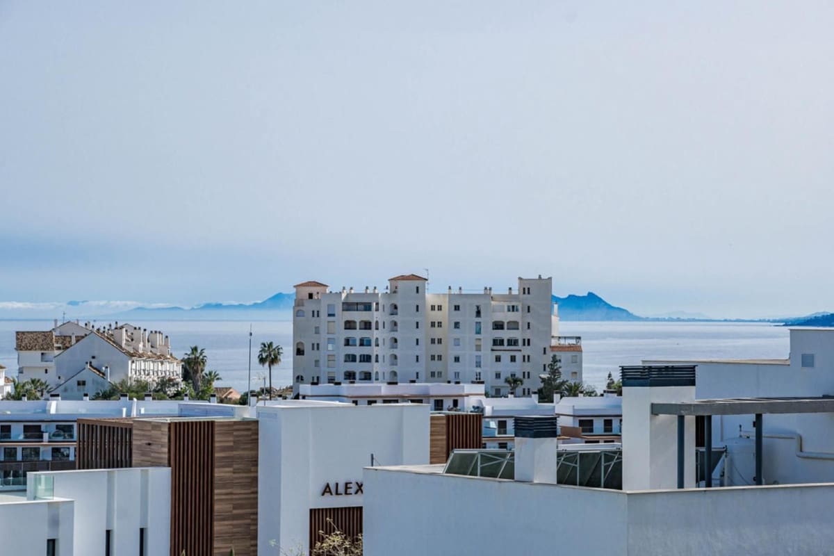 3 soverom Penthouse til salgs i Estepona med svømmebasseng - € 1 195 000 (Ref: 9252549)