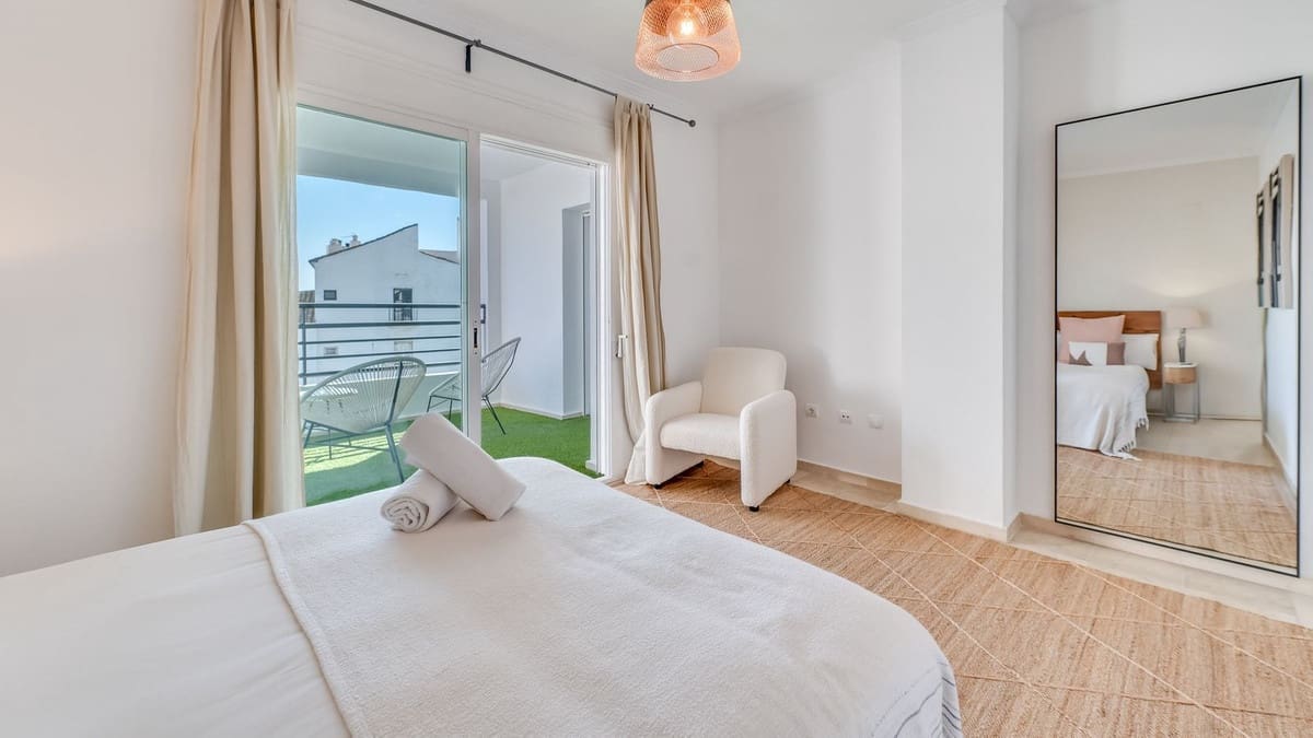 3 bedroom Apartment for sale in Puerto Banus with pool - € 850,000 (Ref: 9254036)